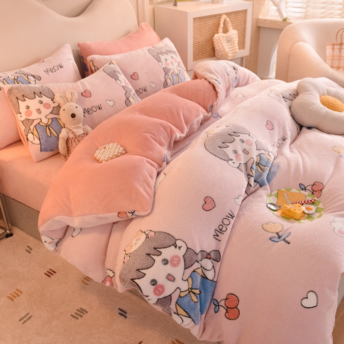 91家纺网 家纺一手货源 找家纺 慕梵家居2025新款雪花绒被套 樱桃女孩