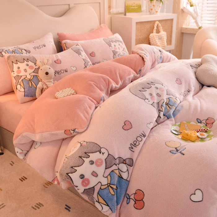 91家纺网 家纺一手货源 找家纺 慕梵家居2025新款雪花绒被套 樱桃女孩