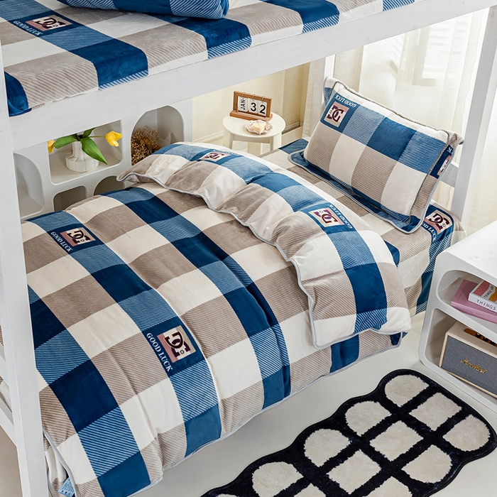 91家纺网 家纺一手货源 找家纺 （总）博兰蒂 2025新款床裙款高克重牛奶绒印花学生三件套