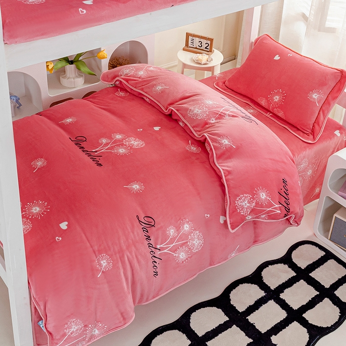 91家纺网 家纺一手货源 找家纺 （总）博兰蒂 2025新款床裙款高克重牛奶绒印花学生三件套