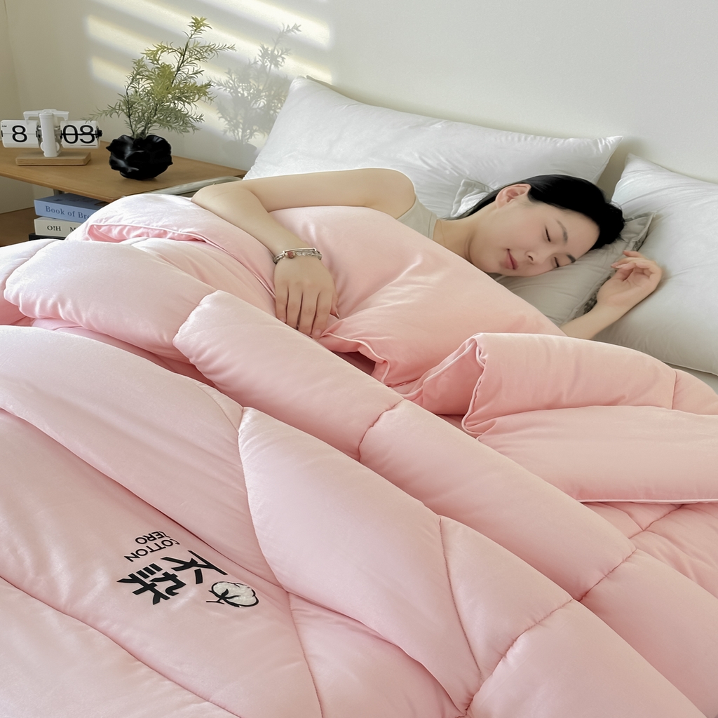 91家纺网 家纺一手货源 找家纺 尊妙被业2026新款全棉棉花被-云朵不染	 云朵不染-全棉粉