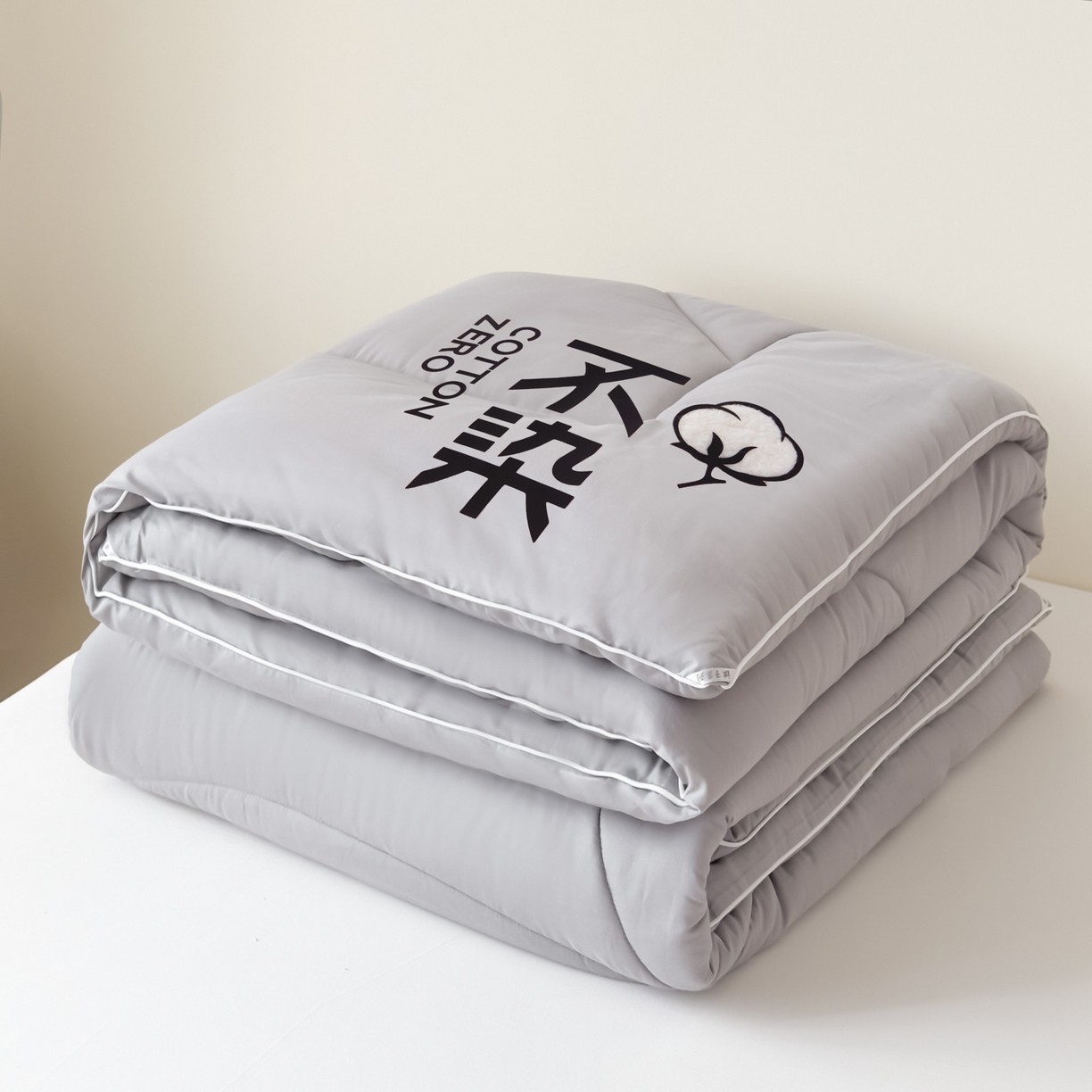 91家纺网 家纺一手货源 找家纺 尊妙被业2026新款全棉棉花被-云朵不染	 云朵不染-全棉灰