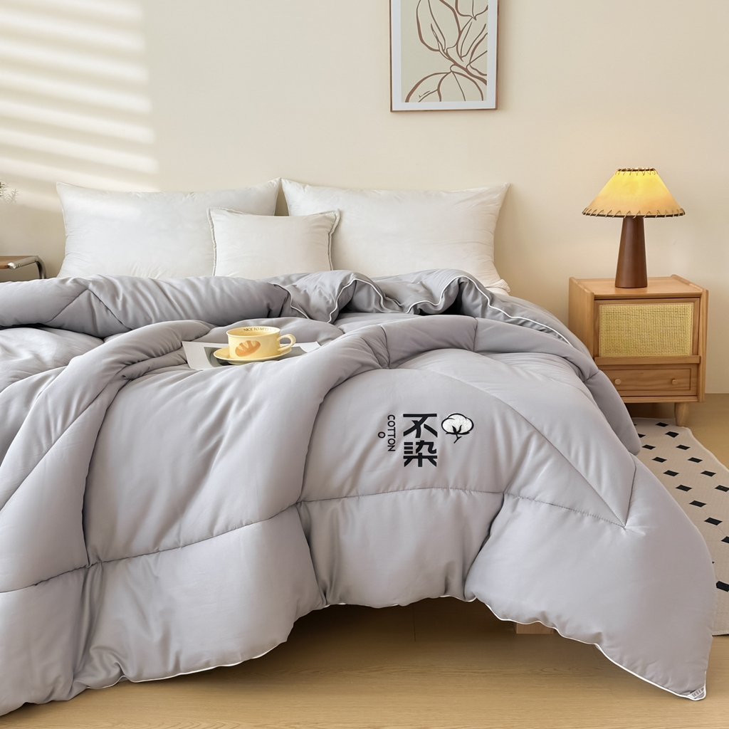 91家纺网 家纺一手货源 找家纺 尊妙被业2026新款全棉棉花被-云朵不染	 云朵不染-全棉灰