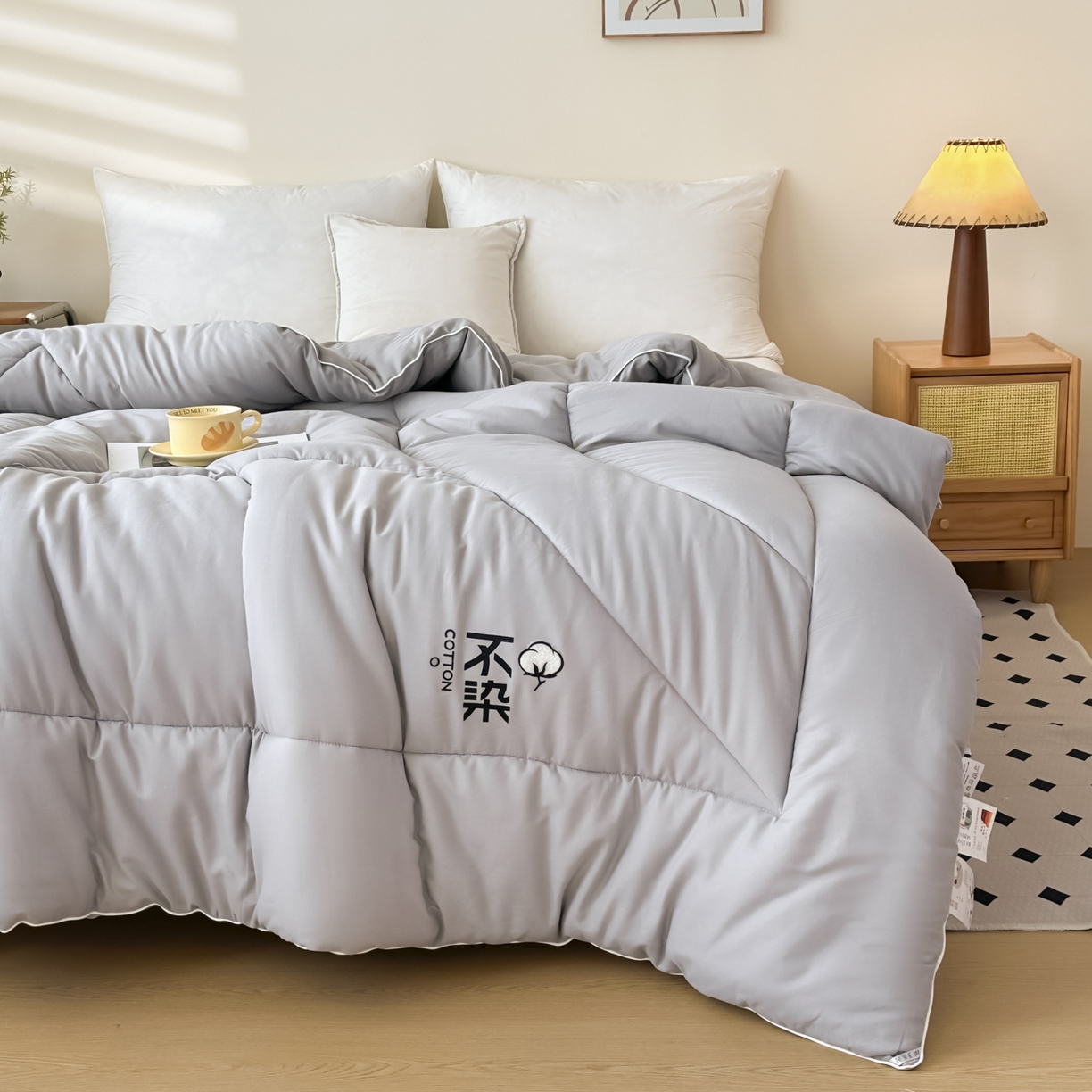 91家纺网 家纺一手货源 找家纺 尊妙被业2026新款全棉棉花被-云朵不染	 云朵不染-全棉灰