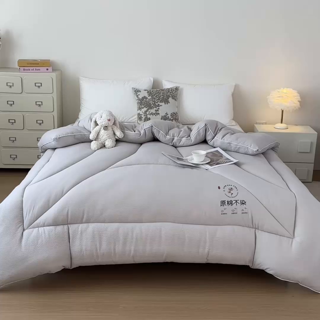 91家纺网 家纺一手货源 找家纺 尊妙被业2026新款全棉棉花被-云朵不染	 云朵不染-全棉灰