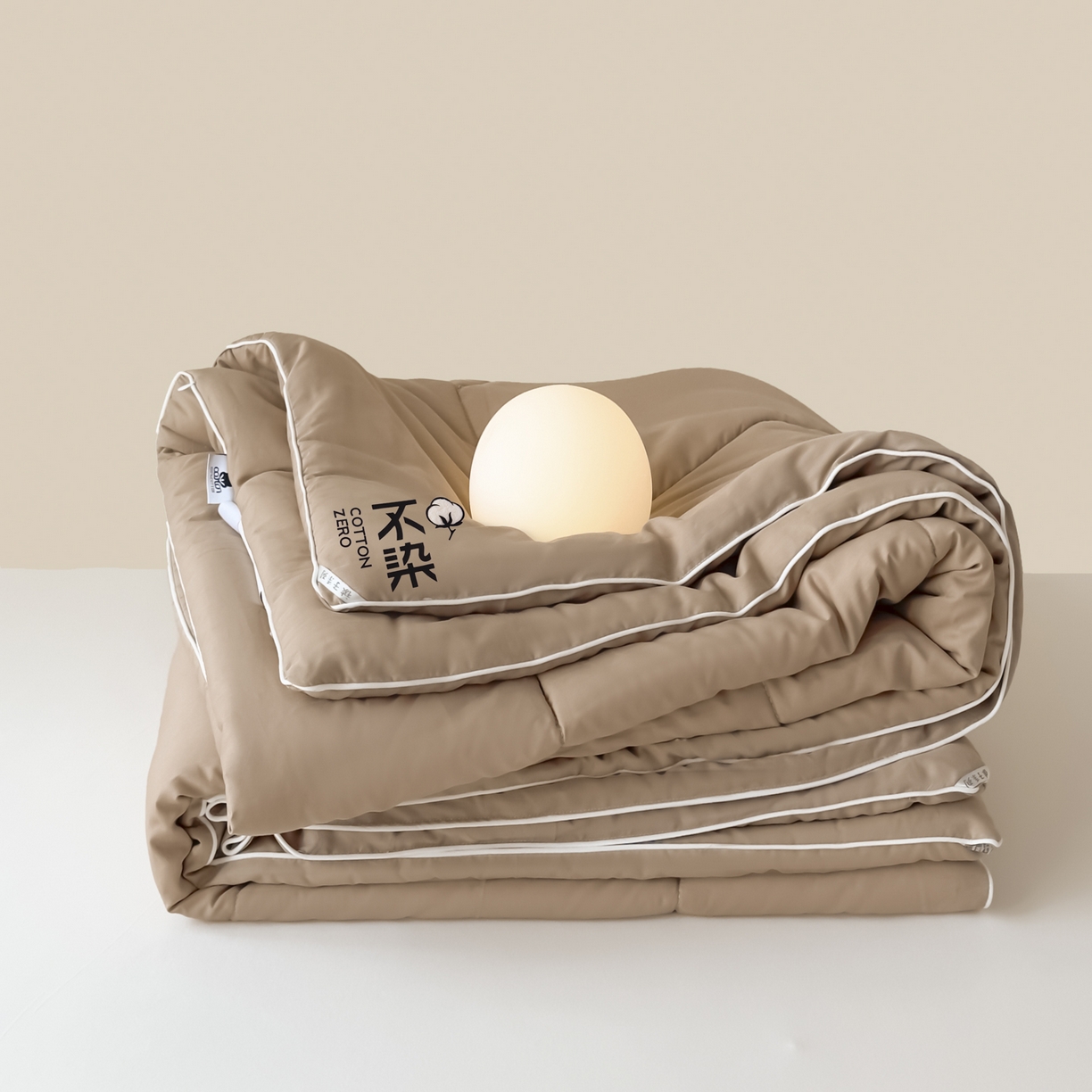 91家纺网 家纺一手货源 找家纺 尊妙被业2026新款全棉棉花被-云朵不染	 云朵不染-全棉卡其