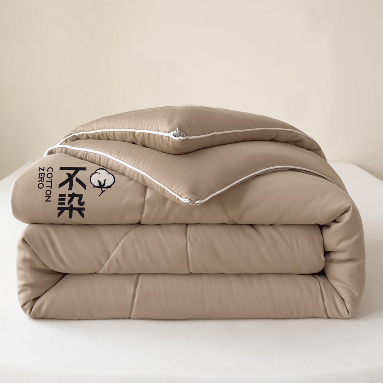 91家纺网 家纺一手货源 找家纺 尊妙被业2026新款全棉棉花被-云朵不染	 云朵不染-全棉卡其