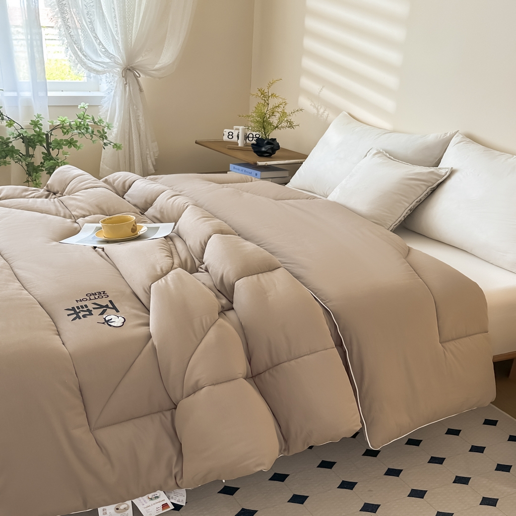 91家纺网 家纺一手货源 找家纺 尊妙被业2026新款全棉棉花被-云朵不染	 云朵不染-全棉卡其