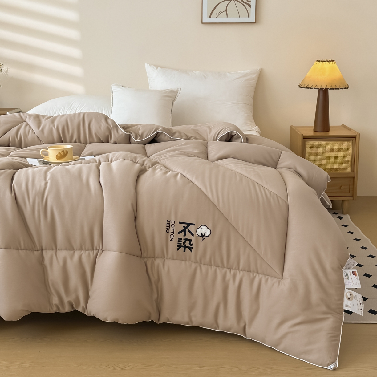 91家纺网 家纺一手货源 找家纺 尊妙被业2026新款全棉棉花被-云朵不染	 云朵不染-全棉卡其