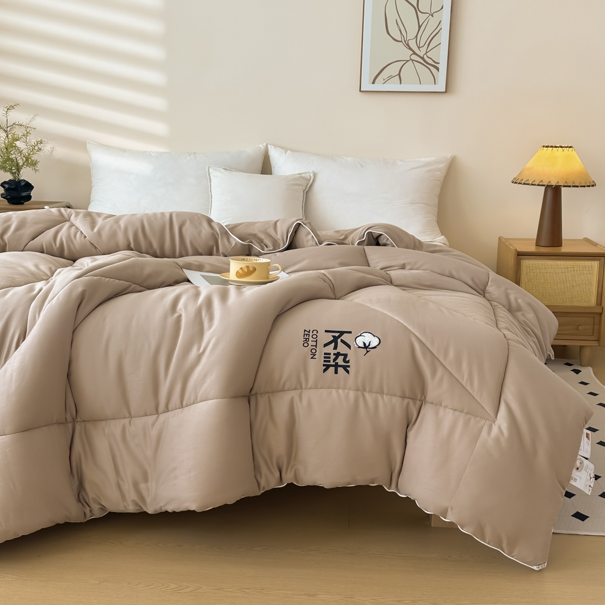 91家纺网 家纺一手货源 找家纺 尊妙被业2026新款全棉棉花被-云朵不染	 云朵不染-全棉卡其