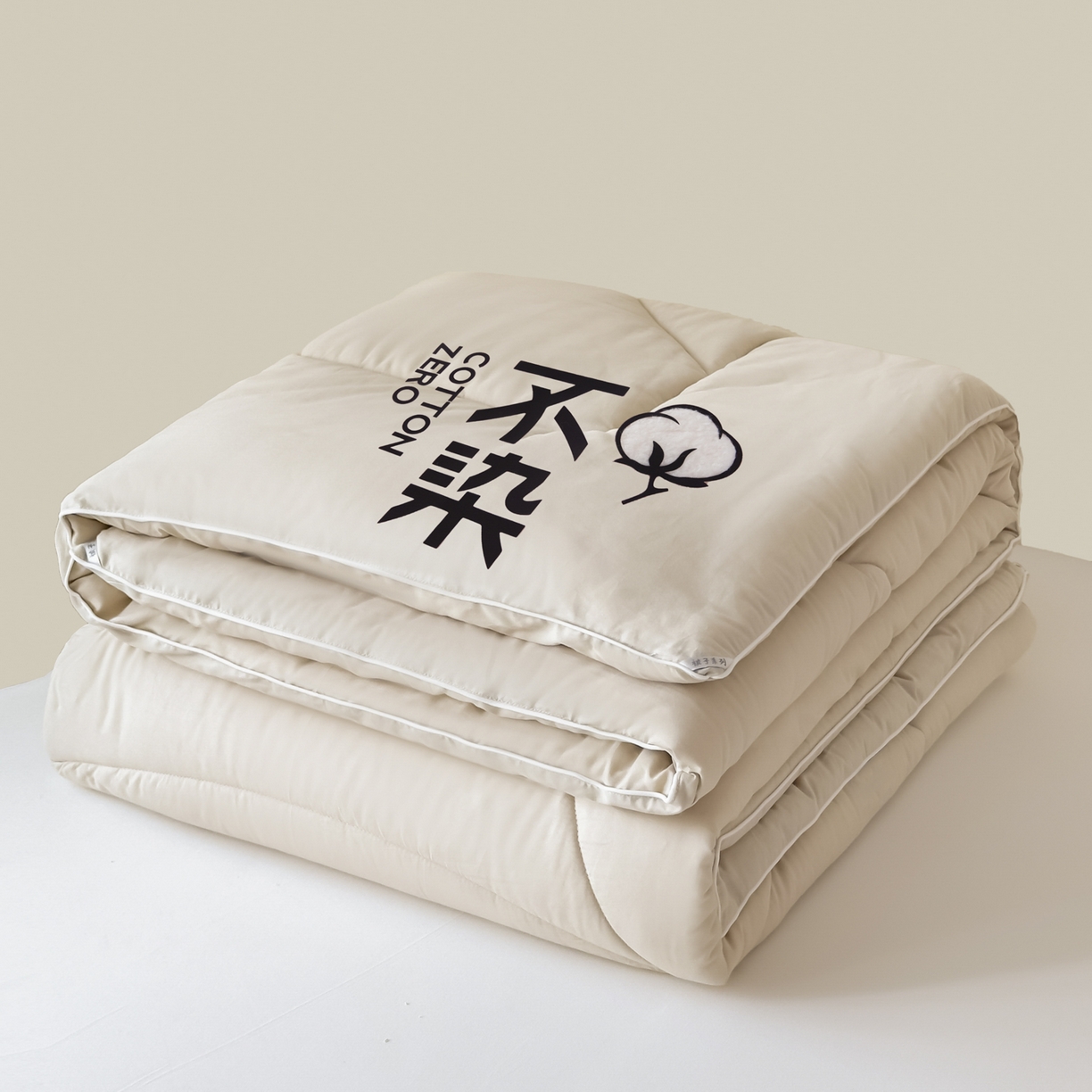 91家纺网 家纺一手货源 找家纺 尊妙被业2026新款全棉棉花被-云朵不染	 云朵不染-全棉米驼