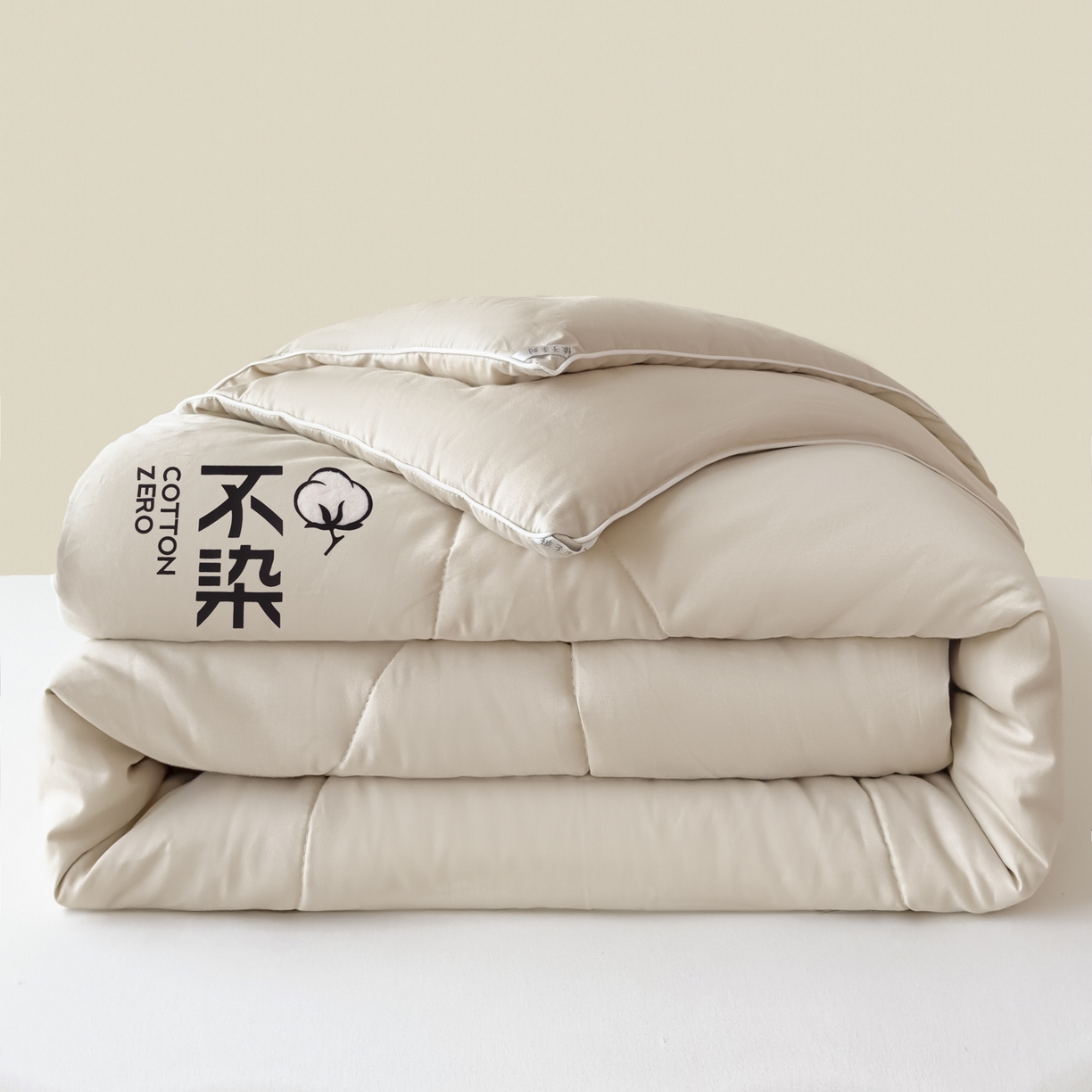 91家纺网 家纺一手货源 找家纺 尊妙被业2026新款全棉棉花被-云朵不染	 云朵不染-全棉米驼