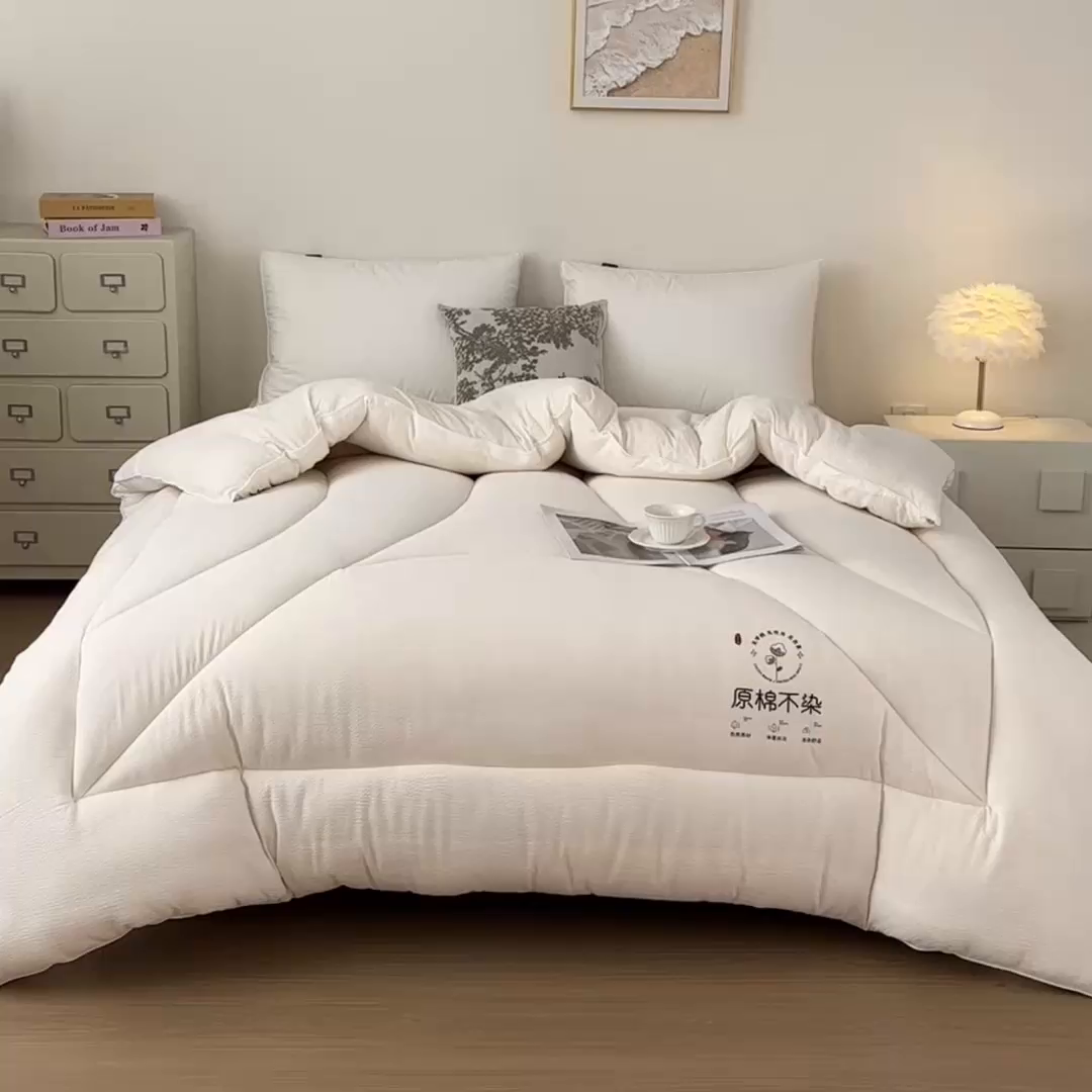 91家纺网 家纺一手货源 找家纺 尊妙被业2026新款全棉棉花被-云朵不染	 云朵不染-全棉米驼