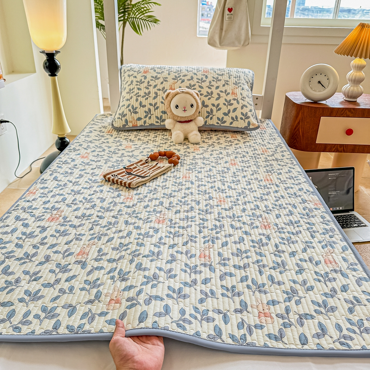 91家纺网 家纺一手货源 找家纺 恒尚居 2025新款A类全棉印花夹棉床盖四季款-系列一 【菲菲兔】全棉-四季款