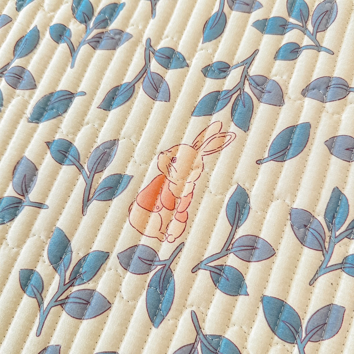 91家纺网 家纺一手货源 找家纺 恒尚居 2025新款A类全棉印花夹棉床盖四季款-系列一 【菲菲兔】全棉-四季款