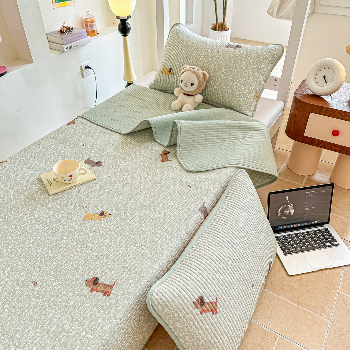 91家纺网 家纺一手货源 找家纺 恒尚居 2025新款A类全棉印花夹棉床盖四季款-系列一 【布丁狗】全棉-四季款