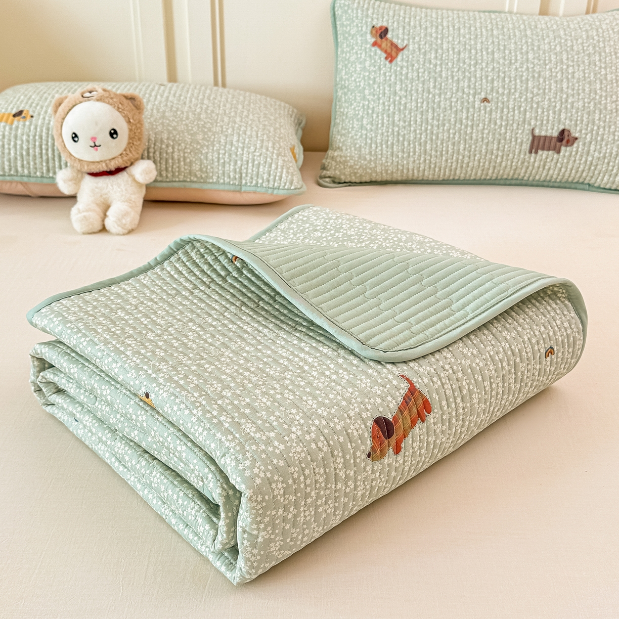 91家纺网 家纺一手货源 找家纺 恒尚居 2025新款A类全棉印花夹棉床盖四季款-系列一 【布丁狗】全棉-四季款