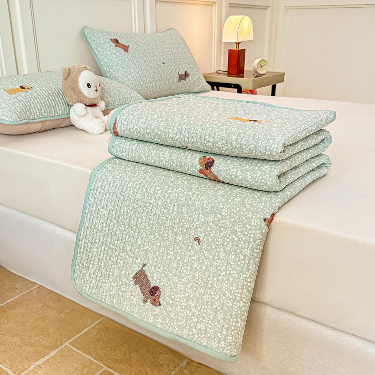 91家纺网 家纺一手货源 找家纺 恒尚居 2025新款A类全棉印花夹棉床盖四季款-系列一 【布丁狗】全棉-四季款