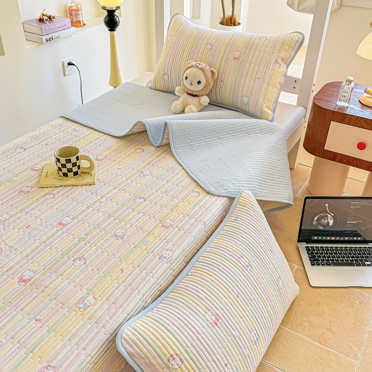 91家纺网 家纺一手货源 找家纺 恒尚居 2025新款A类全棉印花夹棉床盖四季款-系列一 【彩虹猫】全棉-四季款