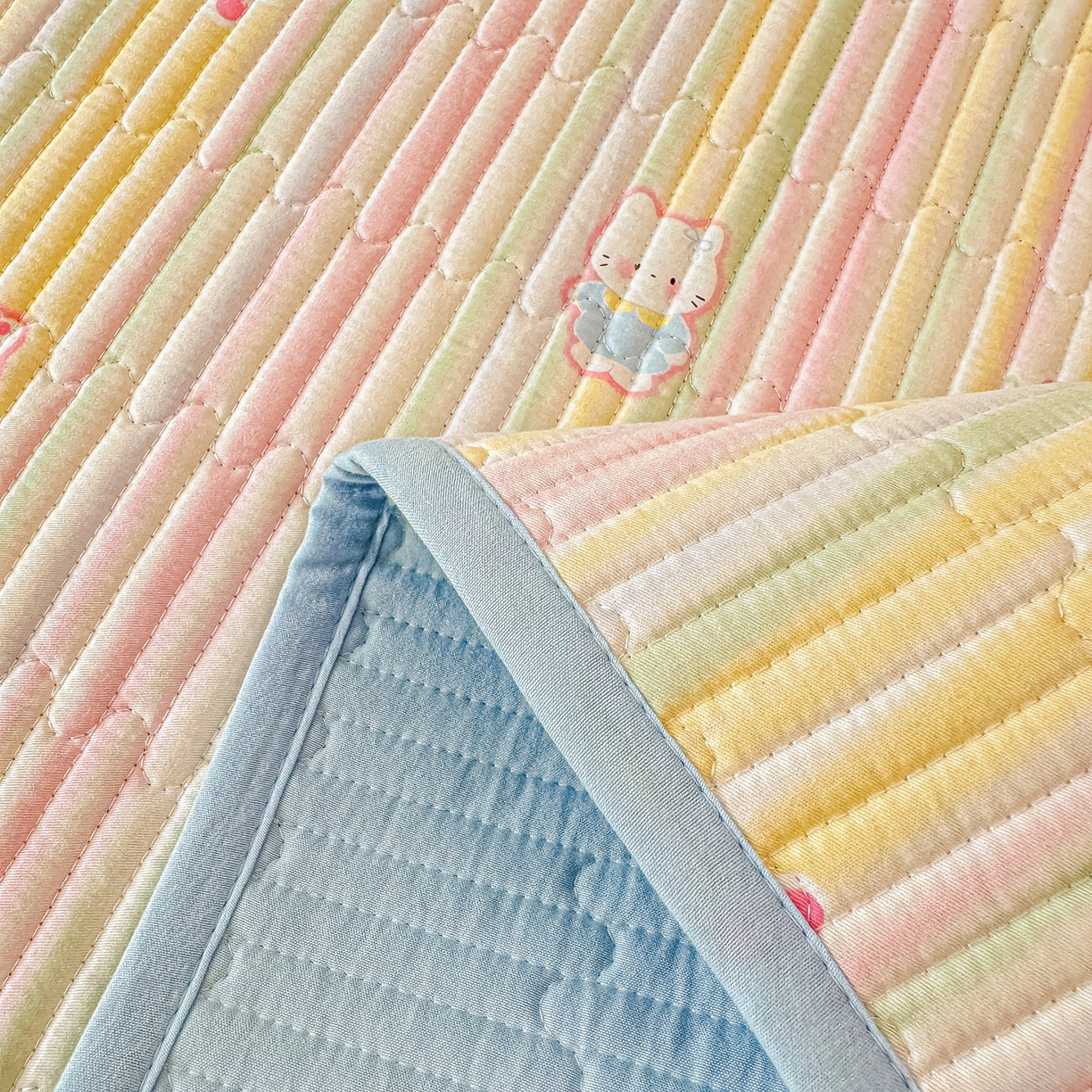 91家纺网 家纺一手货源 找家纺 恒尚居 2025新款A类全棉印花夹棉床盖四季款-系列一 【彩虹猫】全棉-四季款