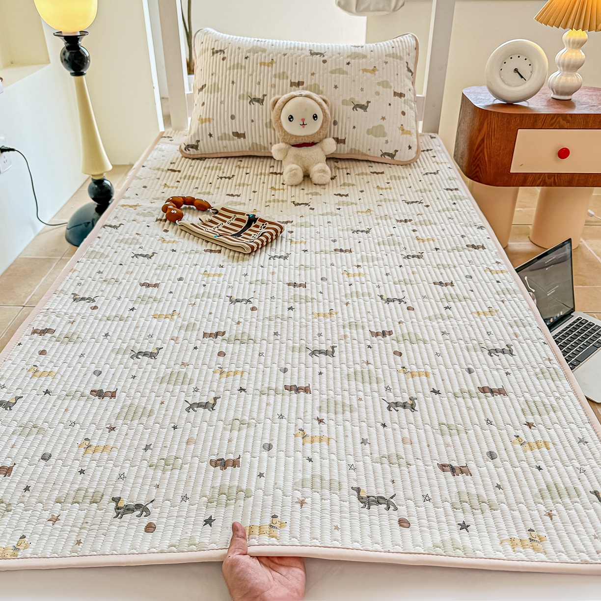 91家纺网 家纺一手货源 找家纺 恒尚居 2025新款A类全棉印花夹棉床盖四季款-系列一 【大耳狗】全棉-四季款