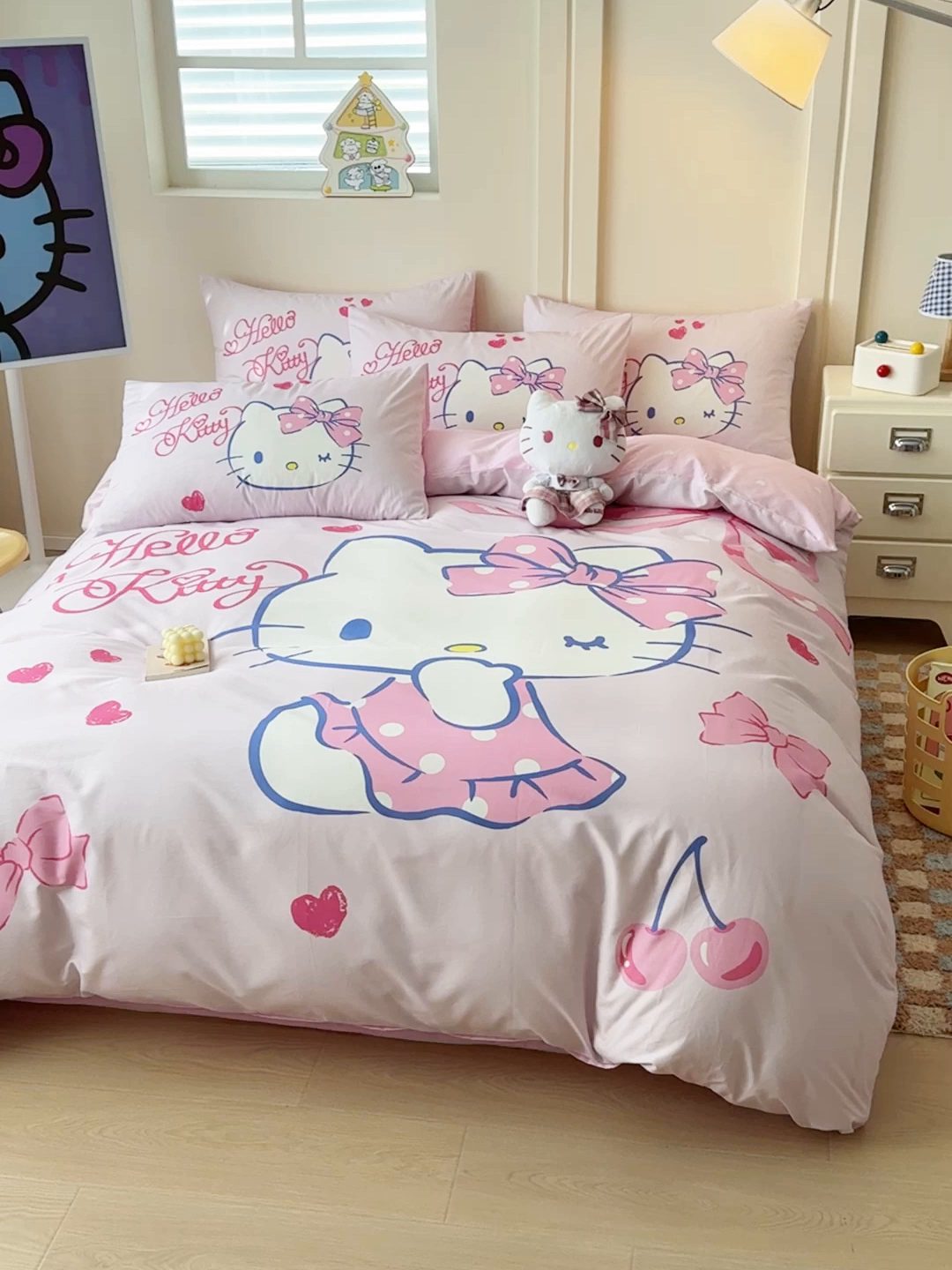 91家纺网 家纺一手货源 找家纺 玉元坊 2025新款大版三丽鸥系列全棉纯棉床单纯棉床裙三四件套简约款 甜心凯蒂