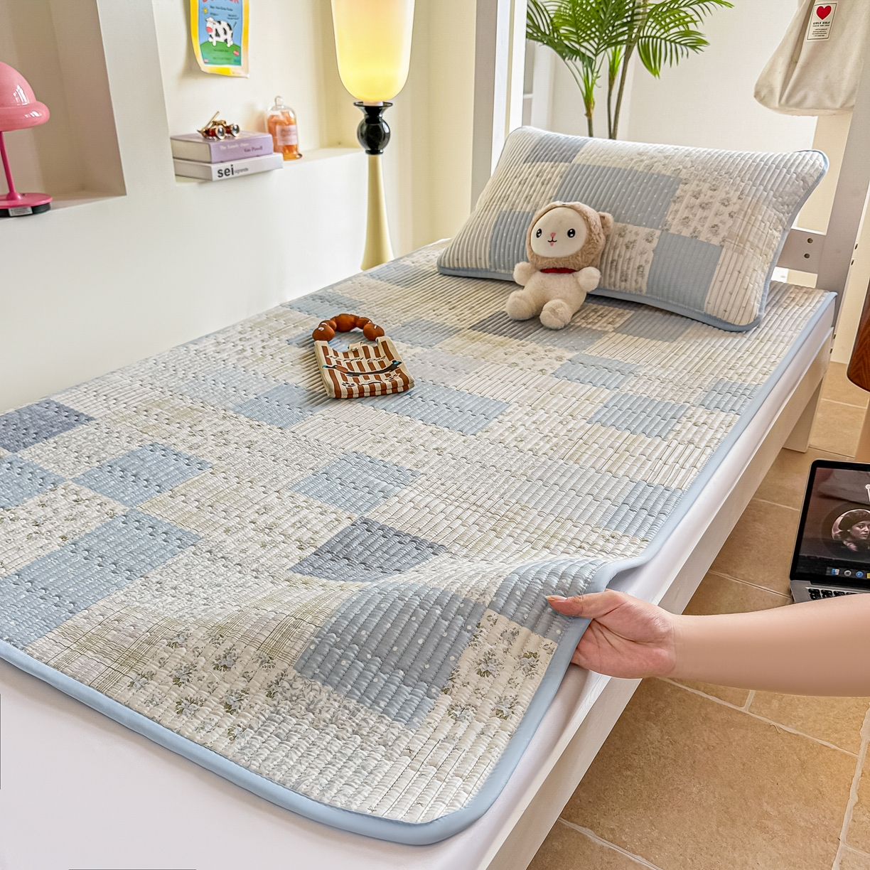 91家纺网 家纺一手货源 找家纺 恒尚居 2025新款A类全棉印花夹棉床盖四季款-系列一 【芳菲-蓝】全棉-四季款