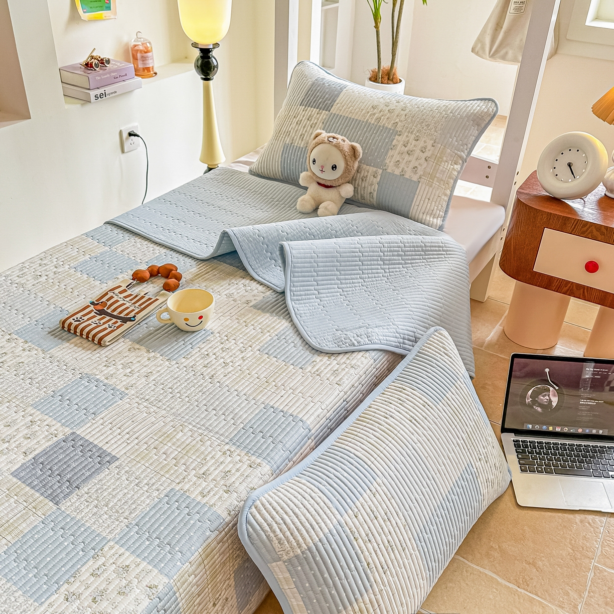 91家纺网 家纺一手货源 找家纺 恒尚居 2025新款A类全棉印花夹棉床盖四季款-系列一 【芳菲-蓝】全棉-四季款