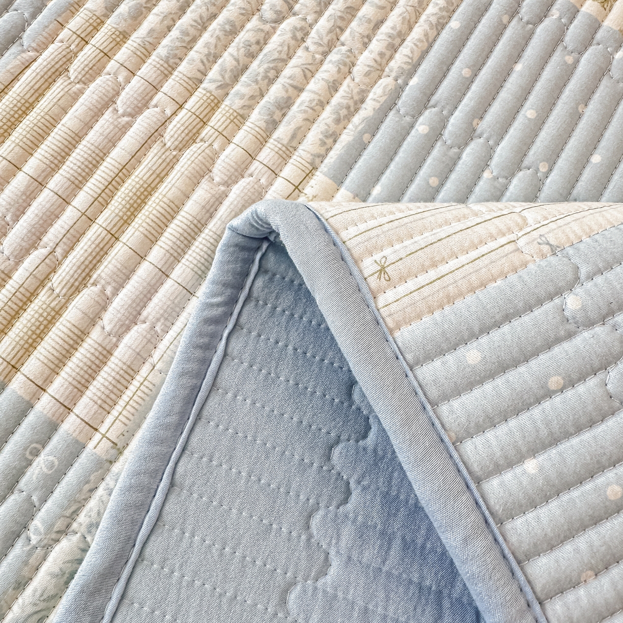 91家纺网 家纺一手货源 找家纺 恒尚居 2025新款A类全棉印花夹棉床盖四季款-系列一 【芳菲-蓝】全棉-四季款