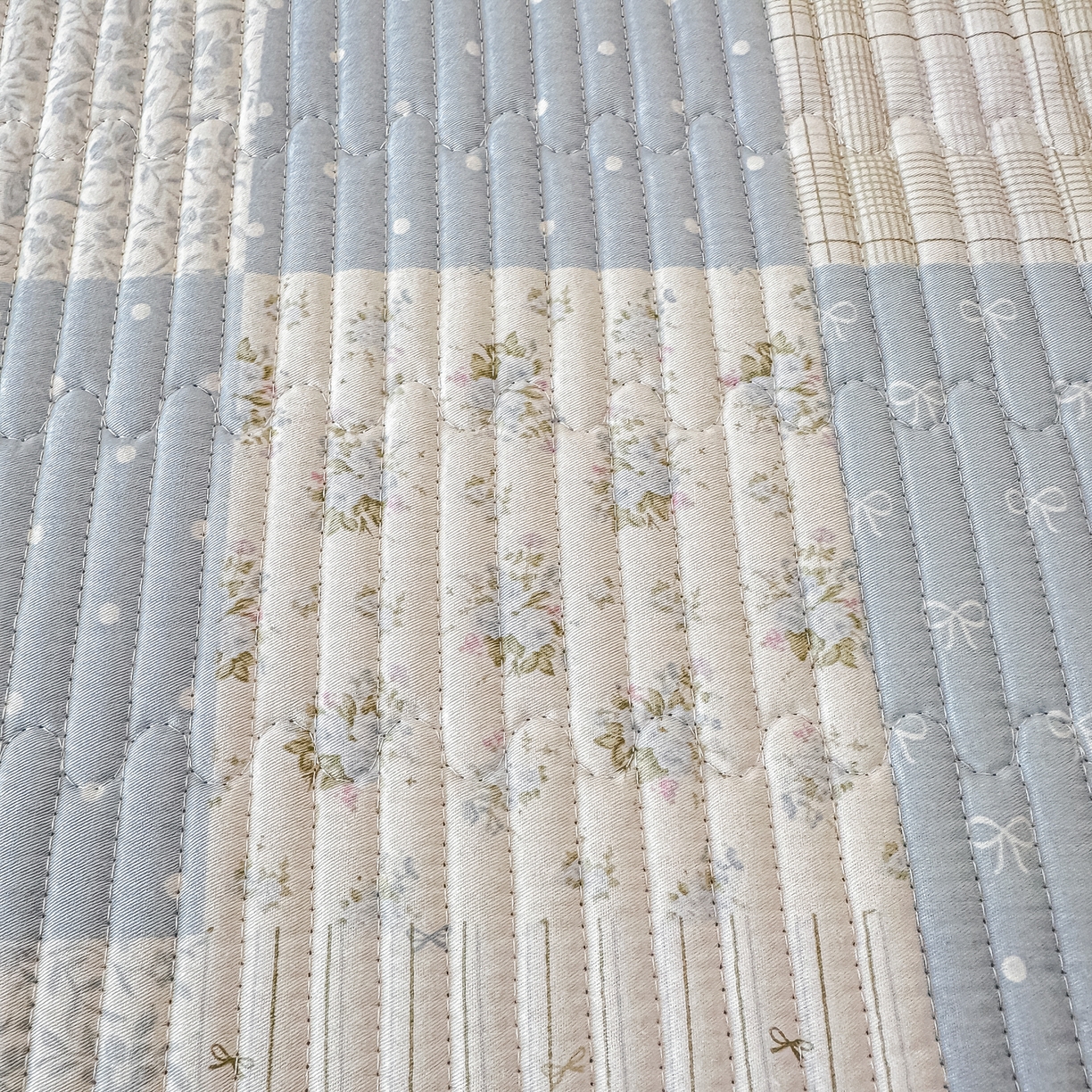 91家纺网 家纺一手货源 找家纺 恒尚居 2025新款A类全棉印花夹棉床盖四季款-系列一 【芳菲-蓝】全棉-四季款