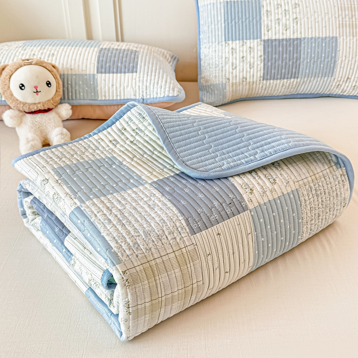 91家纺网 家纺一手货源 找家纺 恒尚居 2025新款A类全棉印花夹棉床盖四季款-系列一 【芳菲-蓝】全棉-四季款