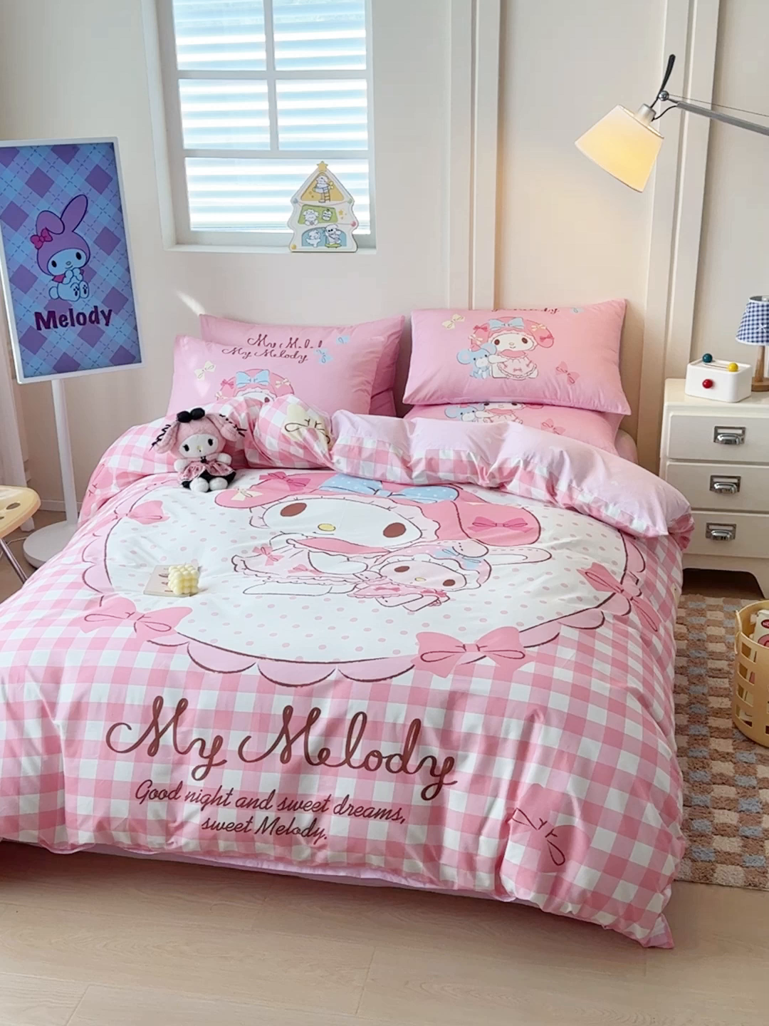 91家纺网 家纺一手货源 找家纺 玉元坊 2025新款大版三丽鸥系列全棉纯棉床单纯棉床裙三四件套简约款 玩偶美乐蒂