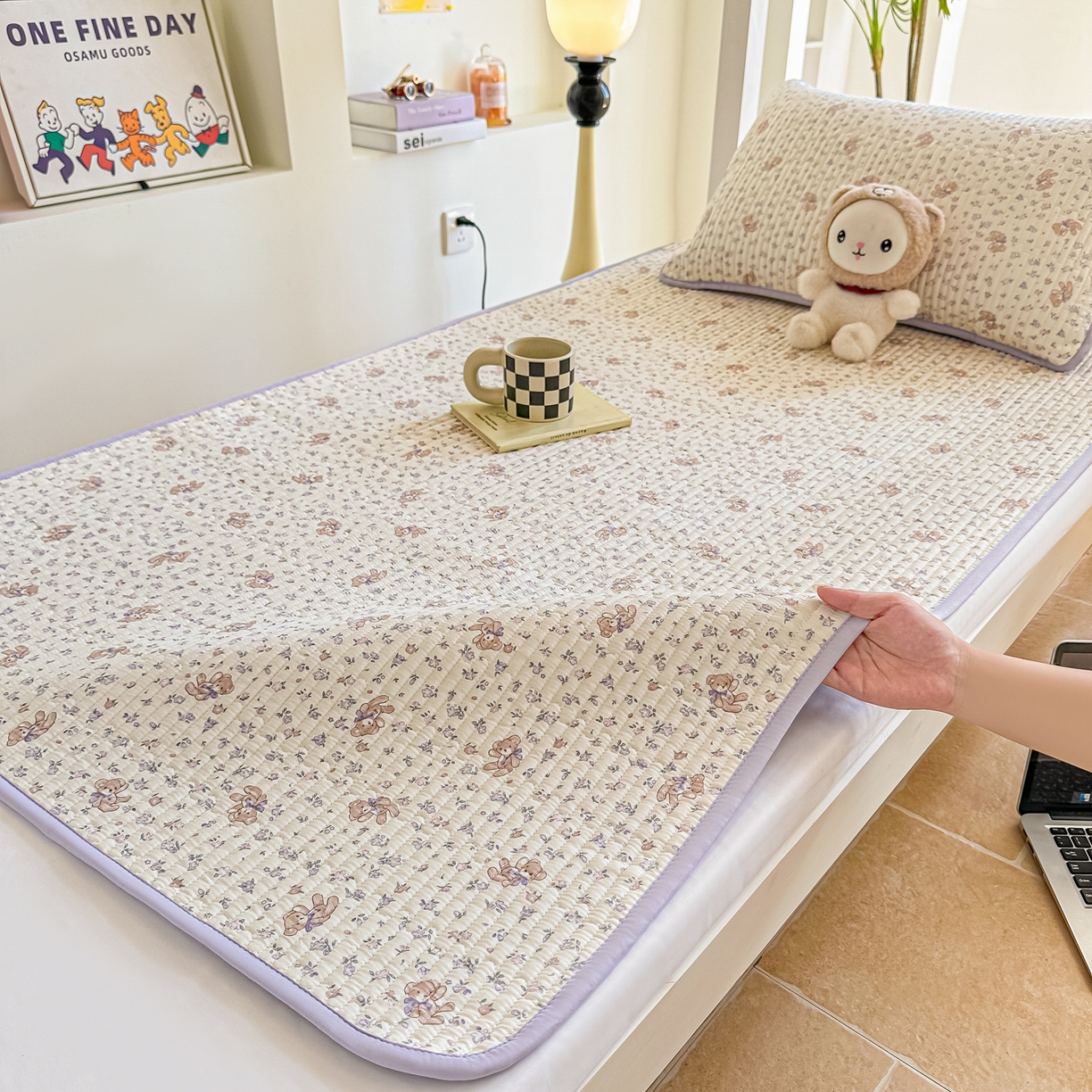 91家纺网 家纺一手货源 找家纺 恒尚居 2025新款A类全棉印花夹棉床盖四季款-系列一 【清茶小熊】全棉-四季款