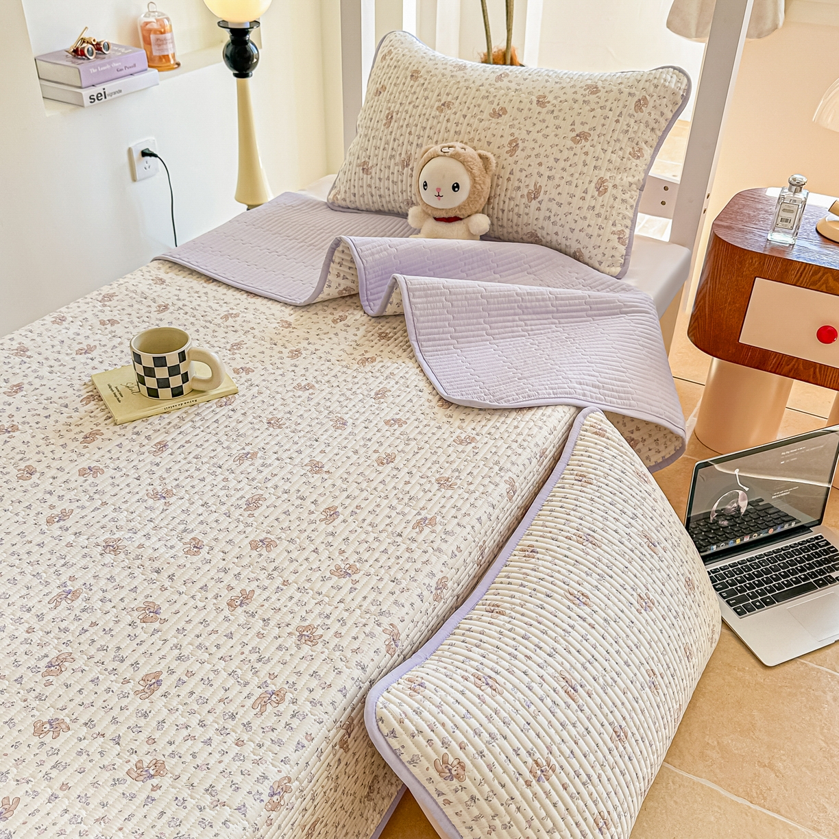 91家纺网 家纺一手货源 找家纺 恒尚居 2025新款A类全棉印花夹棉床盖四季款-系列一 【清茶小熊】全棉-四季款