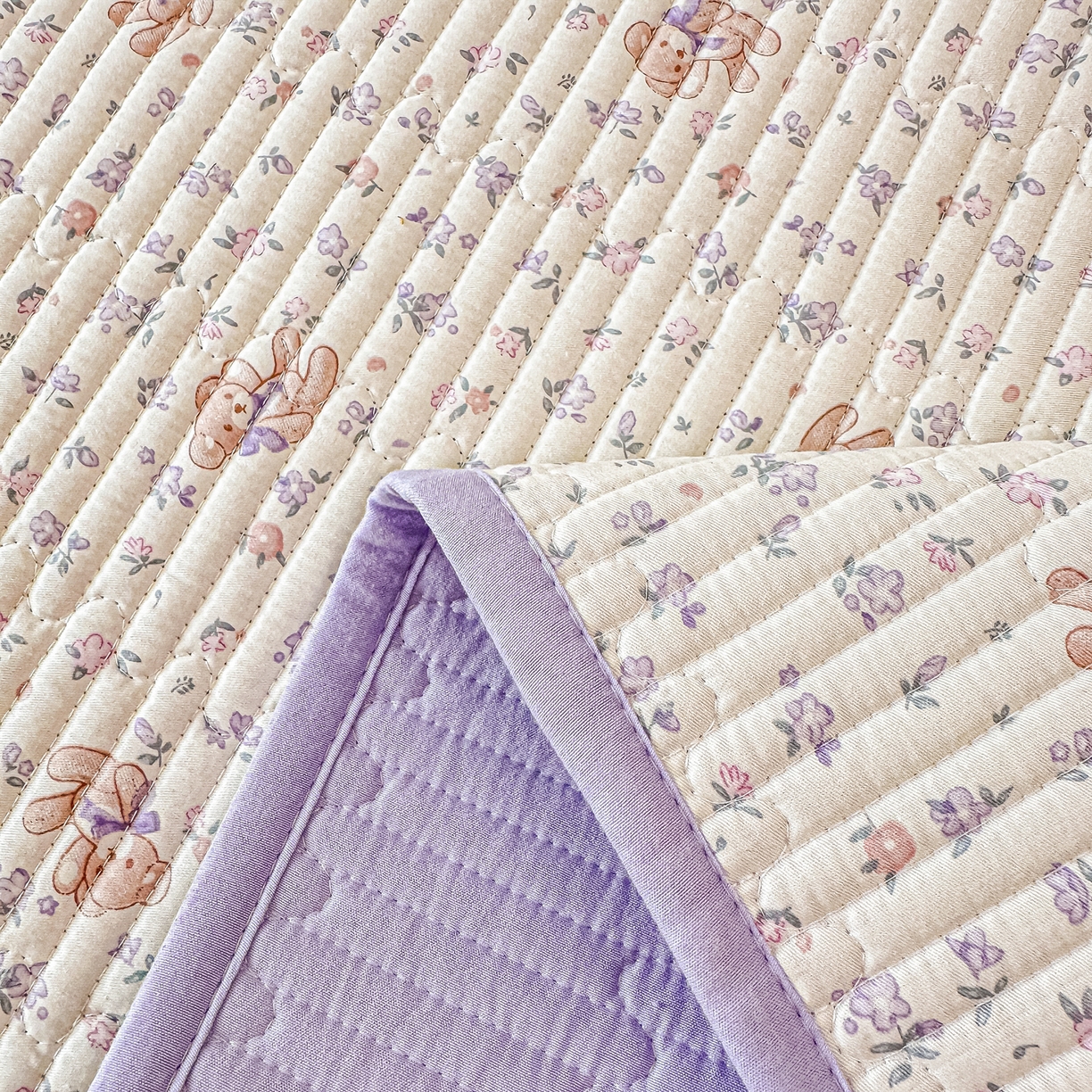 91家纺网 家纺一手货源 找家纺 恒尚居 2025新款A类全棉印花夹棉床盖四季款-系列一 【清茶小熊】全棉-四季款