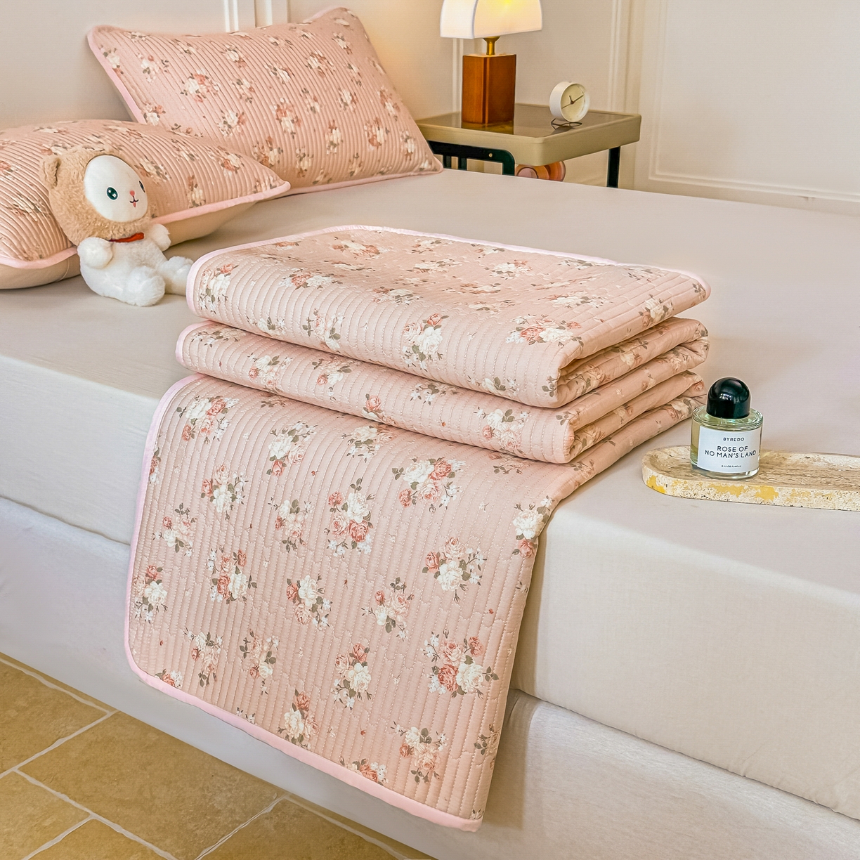 91家纺网 家纺一手货源 找家纺 恒尚居 2025新款A类全棉印花夹棉床盖四季款-系列一 【晚庭粉】全棉-四季款