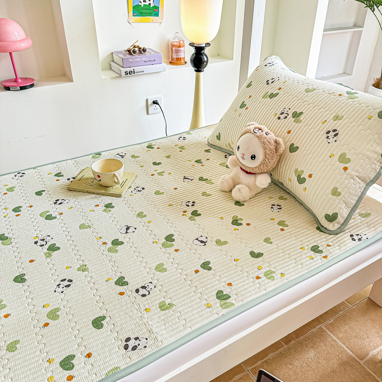 91家纺网 家纺一手货源 找家纺 恒尚居 2025新款A类全棉印花夹棉床盖四季款-系列一 【小熊猫】全棉-四季款