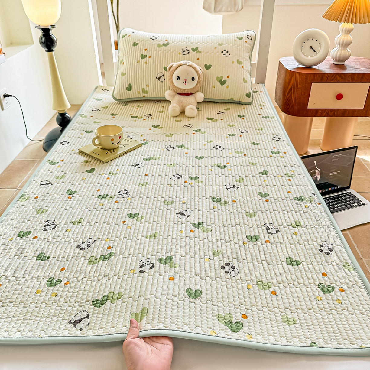 91家纺网 家纺一手货源 找家纺 恒尚居 2025新款A类全棉印花夹棉床盖四季款-系列一 【小熊猫】全棉-四季款