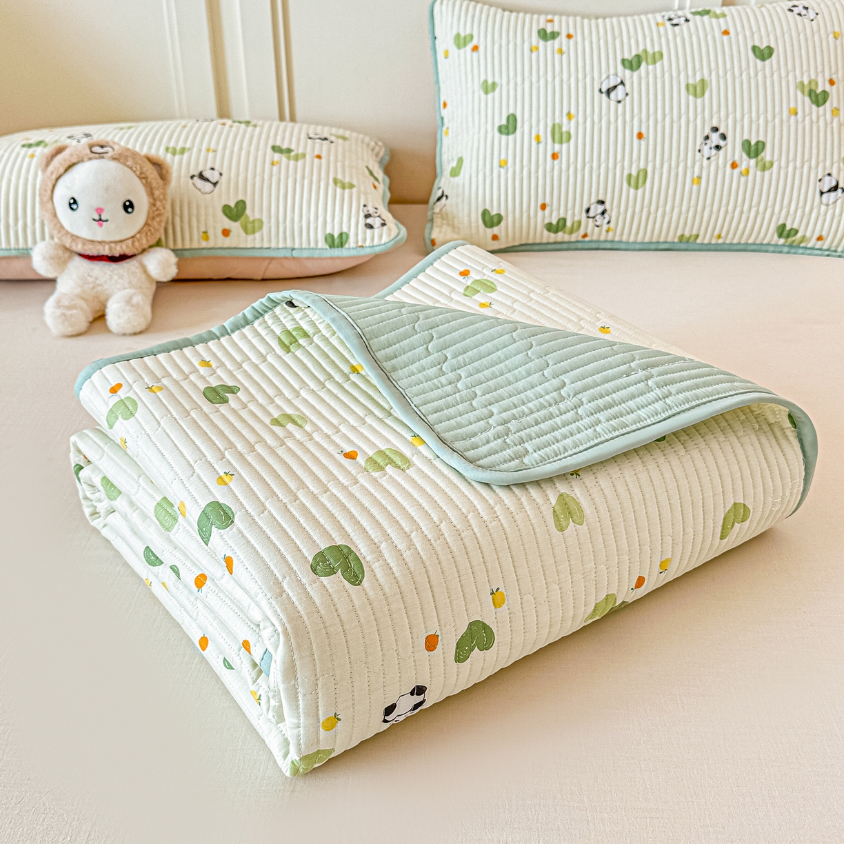 91家纺网 家纺一手货源 找家纺 恒尚居 2025新款A类全棉印花夹棉床盖四季款-系列一 【小熊猫】全棉-四季款