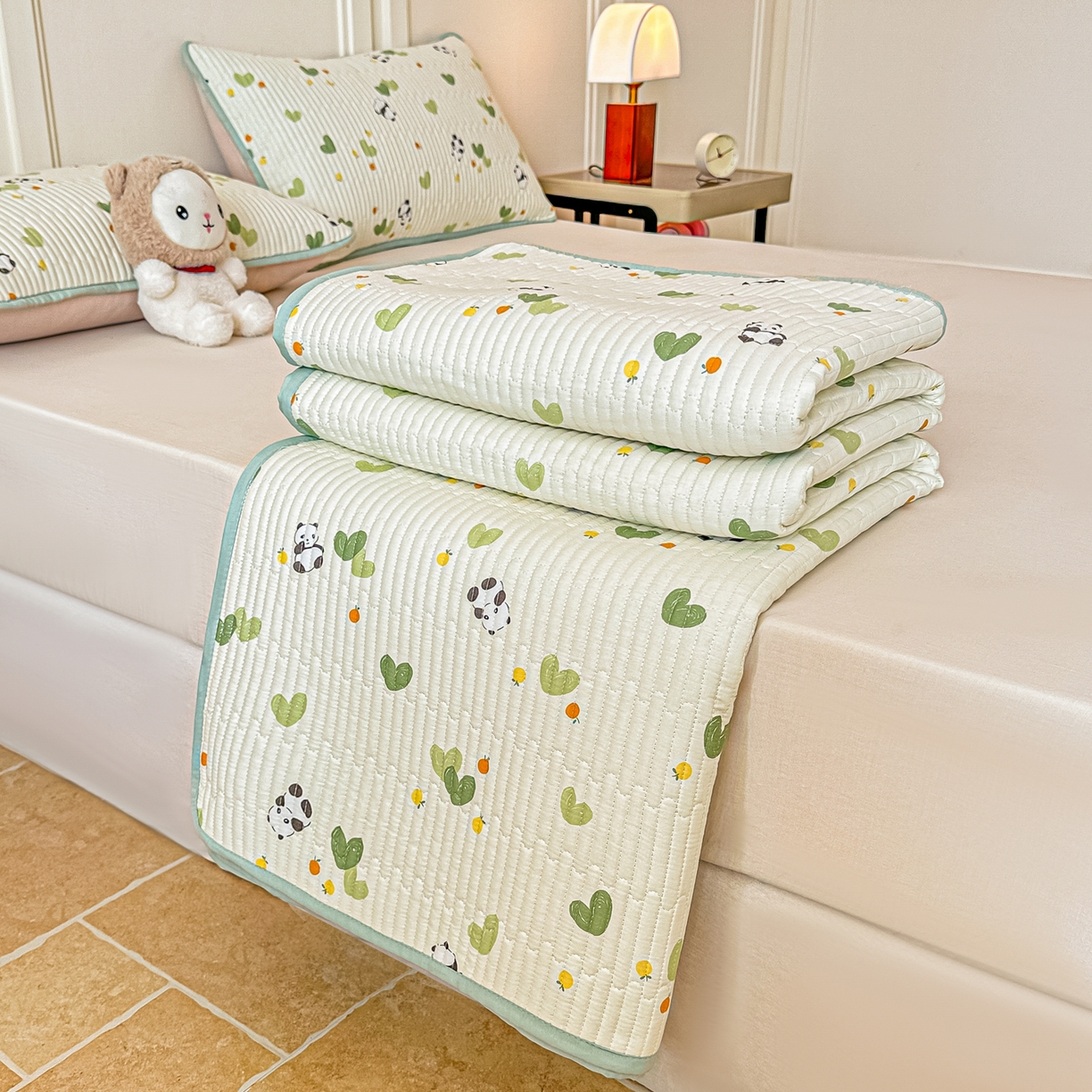 91家纺网 家纺一手货源 找家纺 恒尚居 2025新款A类全棉印花夹棉床盖四季款-系列一 【小熊猫】全棉-四季款