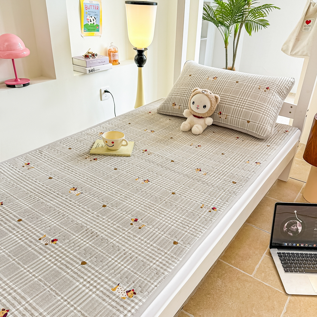 91家纺网 家纺一手货源 找家纺 恒尚居 2025新款A类全棉印花夹棉床盖四季款-系列二 【腊肠狗狗】全棉-四季款