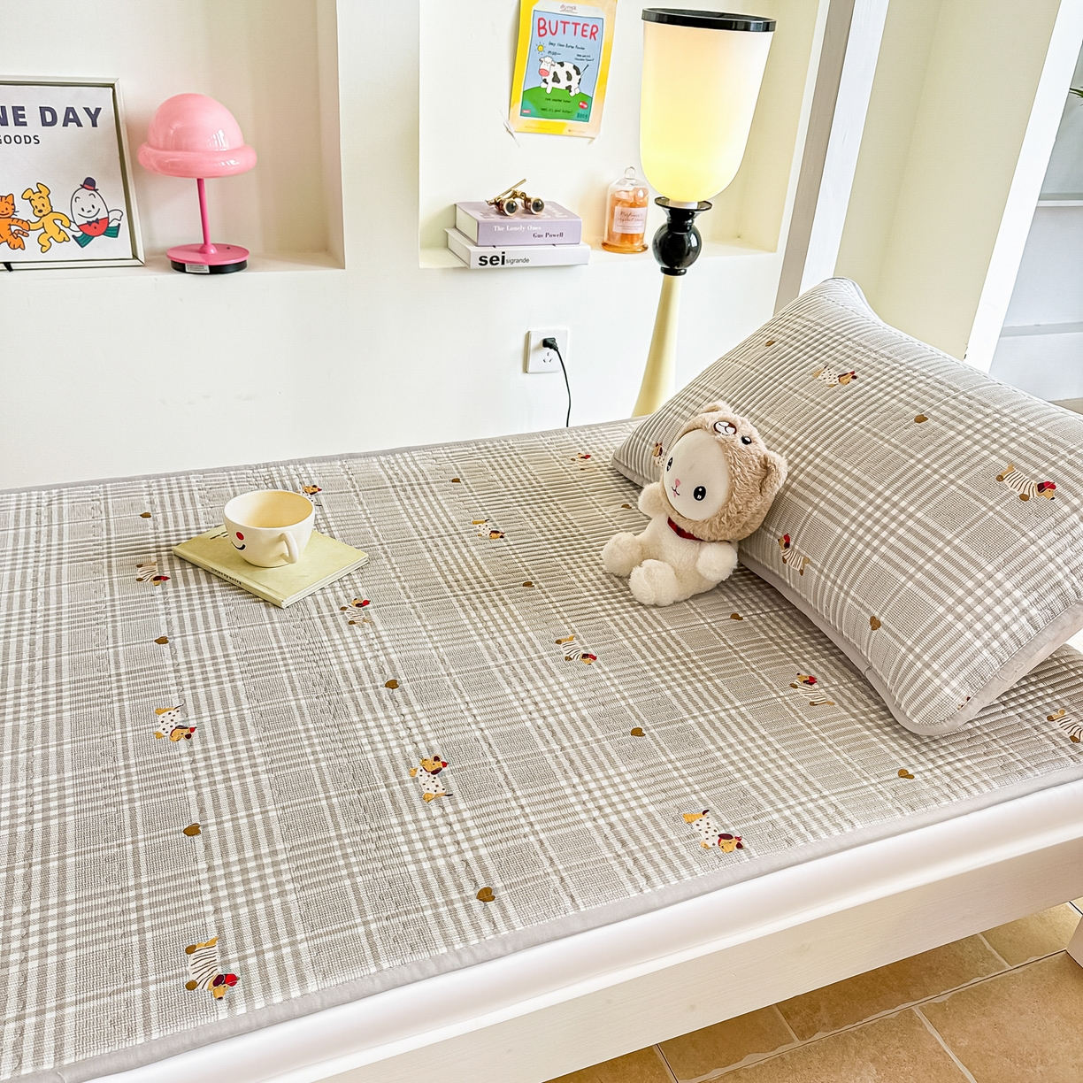 91家纺网 家纺一手货源 找家纺 恒尚居 2025新款A类全棉印花夹棉床盖四季款-系列二 【腊肠狗狗】全棉-四季款