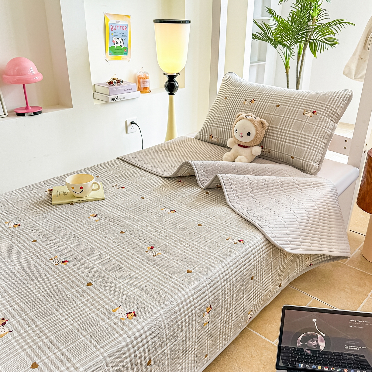 91家纺网 家纺一手货源 找家纺 恒尚居 2025新款A类全棉印花夹棉床盖四季款-系列二 【腊肠狗狗】全棉-四季款