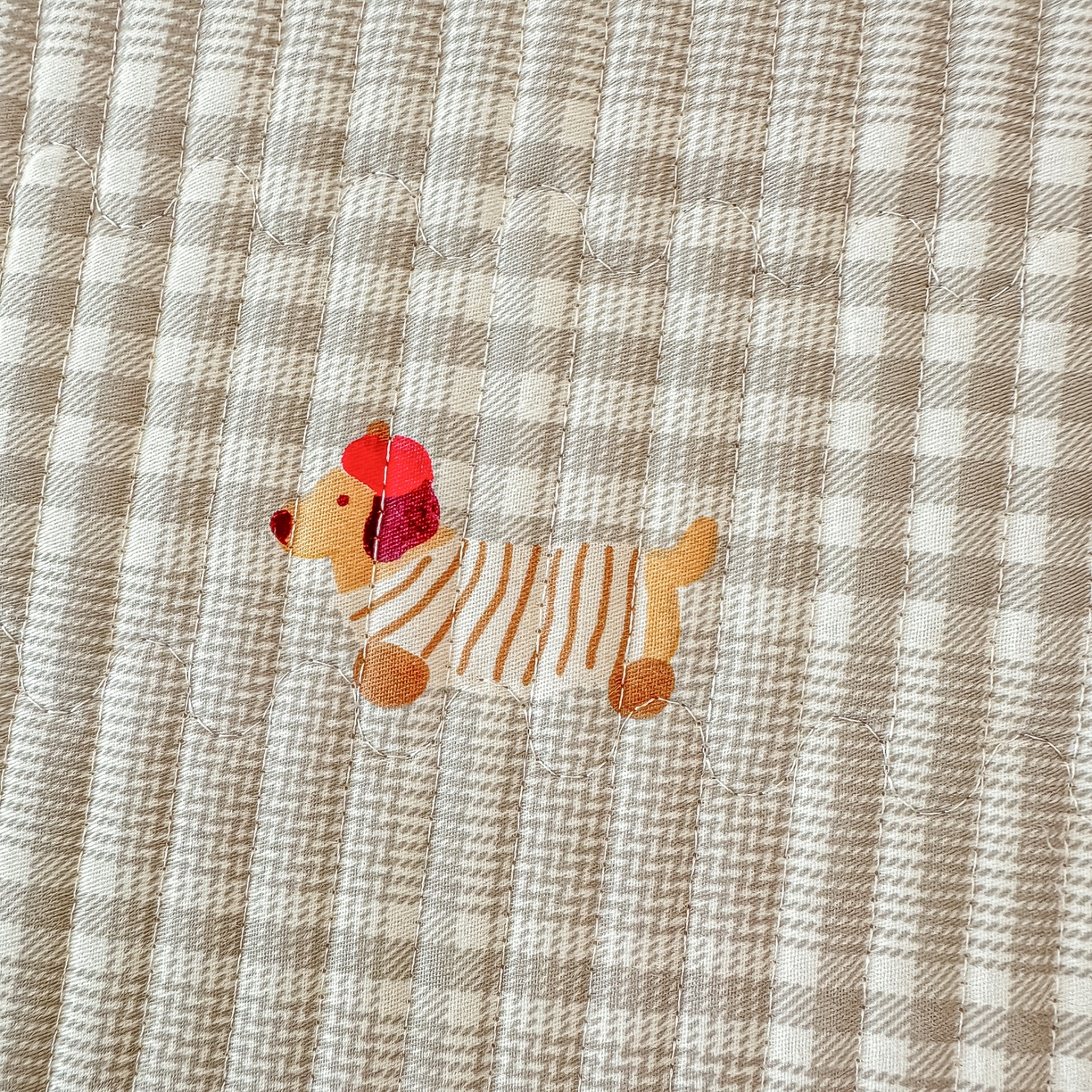 91家纺网 家纺一手货源 找家纺 恒尚居 2025新款A类全棉印花夹棉床盖四季款-系列二 【腊肠狗狗】全棉-四季款