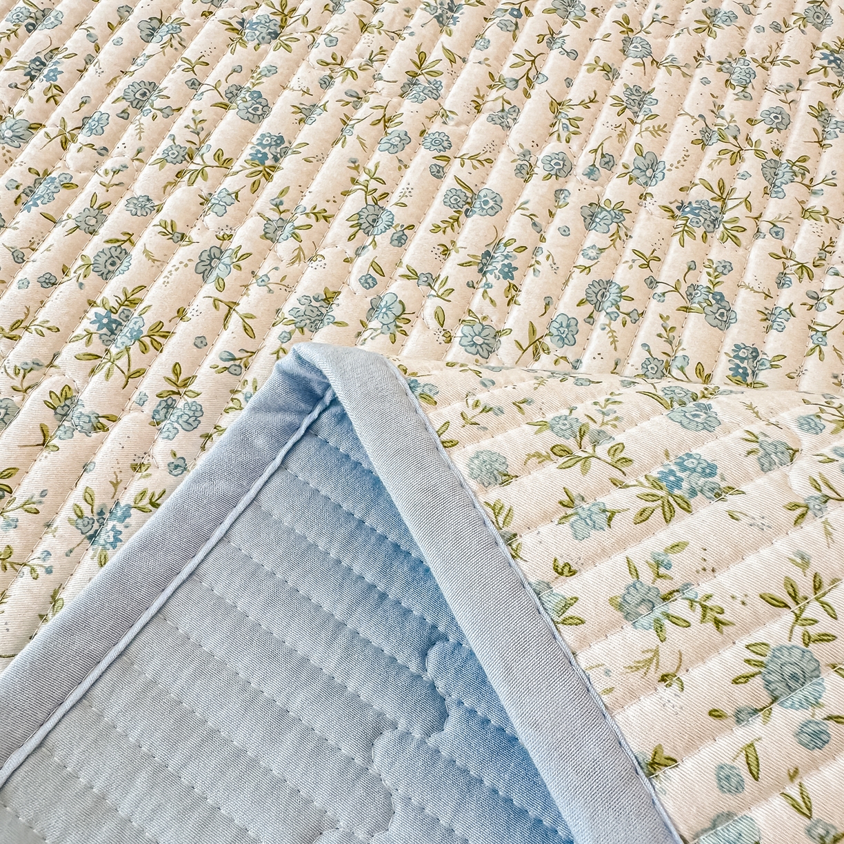 91家纺网 家纺一手货源 找家纺 恒尚居 2025新款A类全棉印花夹棉床盖四季款-系列二 【蓝韵】全棉-四季款