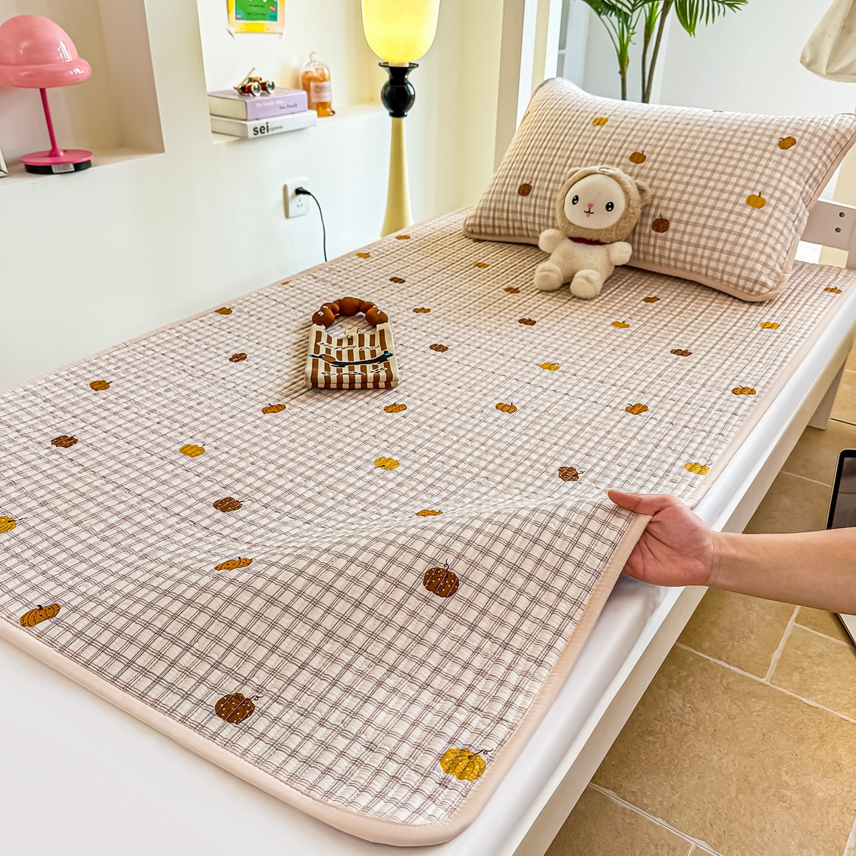 91家纺网 家纺一手货源 找家纺 恒尚居 2025新款A类全棉印花夹棉床盖四季款-系列二 【南瓜奇趣】全棉-四季款