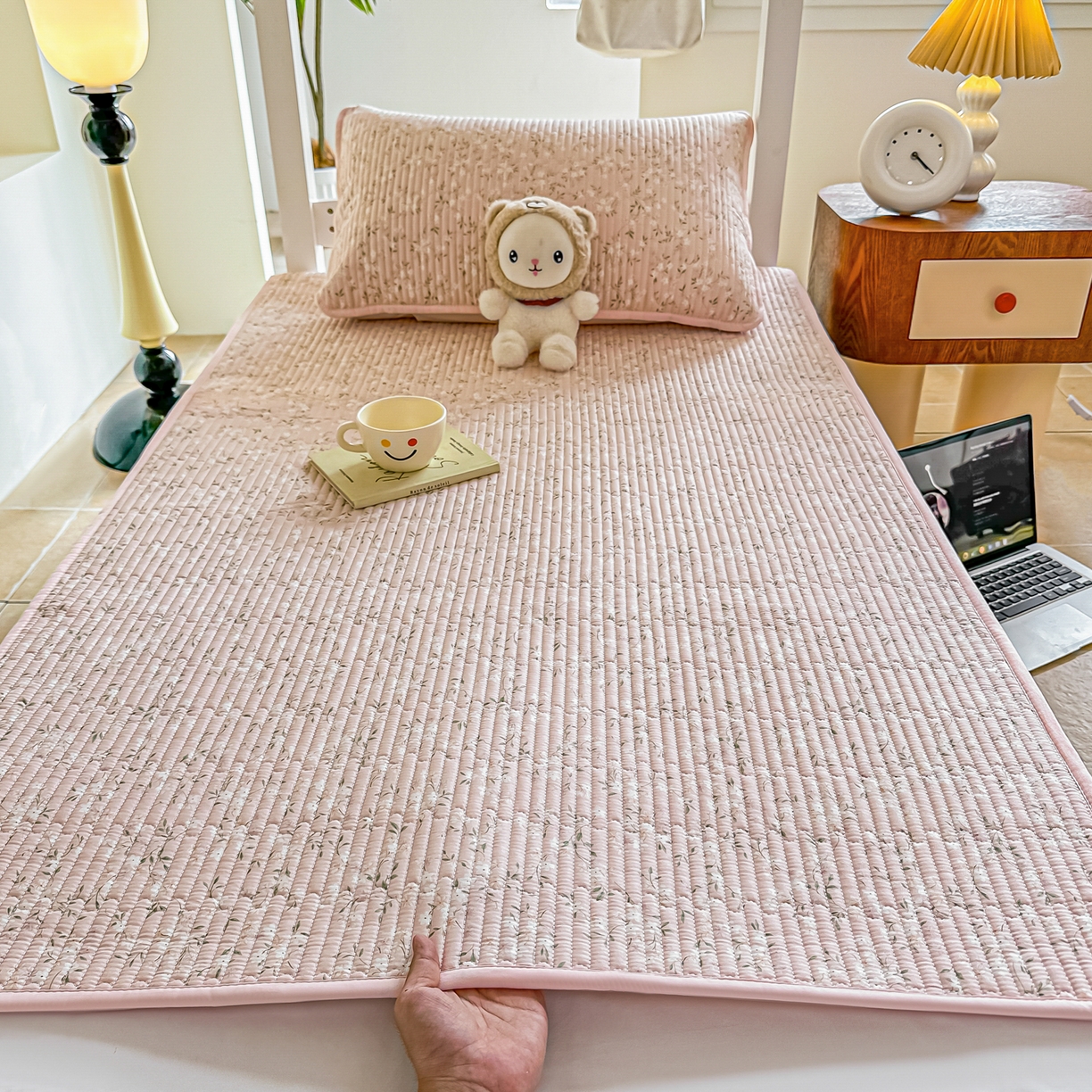 91家纺网 家纺一手货源 找家纺 恒尚居 2025新款A类全棉印花夹棉床盖四季款-系列二 【樱花灿灿】全棉-四季款