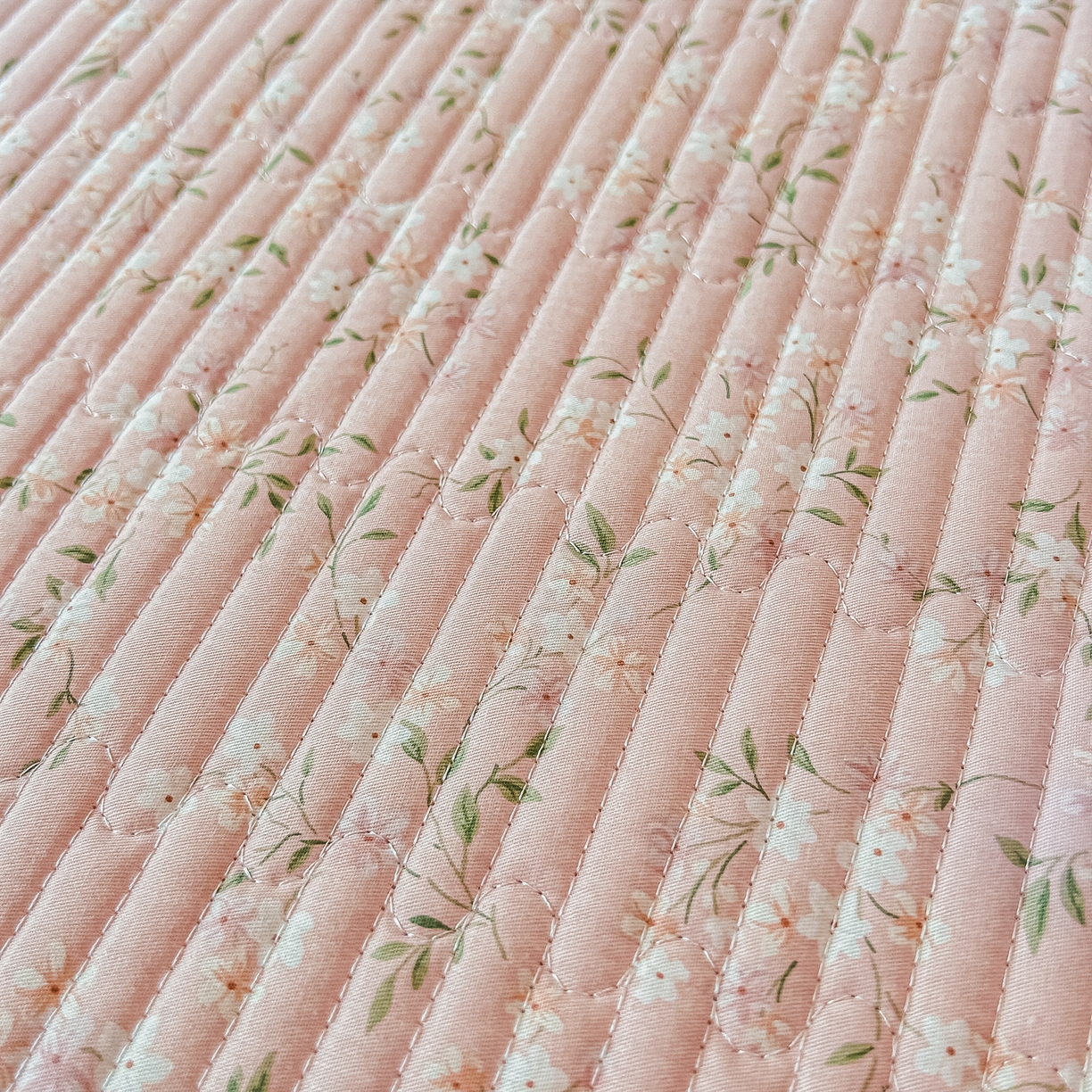 91家纺网 家纺一手货源 找家纺 恒尚居 2025新款A类全棉印花夹棉床盖四季款-系列二 【樱花灿灿】全棉-四季款