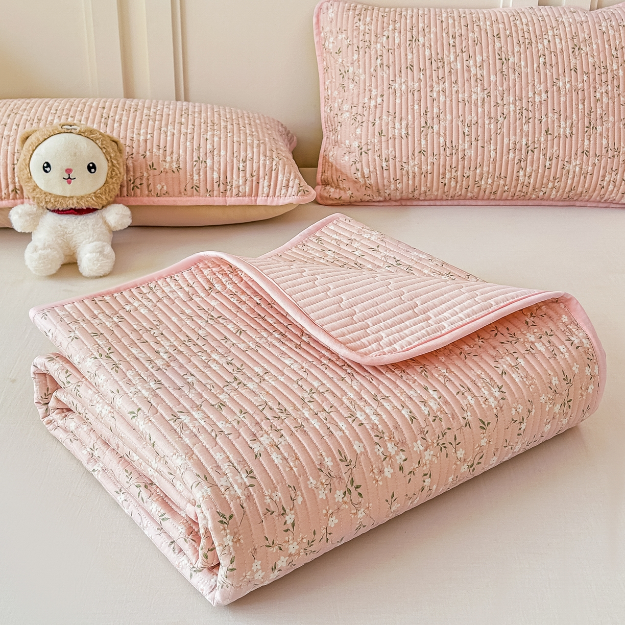 91家纺网 家纺一手货源 找家纺 恒尚居 2025新款A类全棉印花夹棉床盖四季款-系列二 【樱花灿灿】全棉-四季款