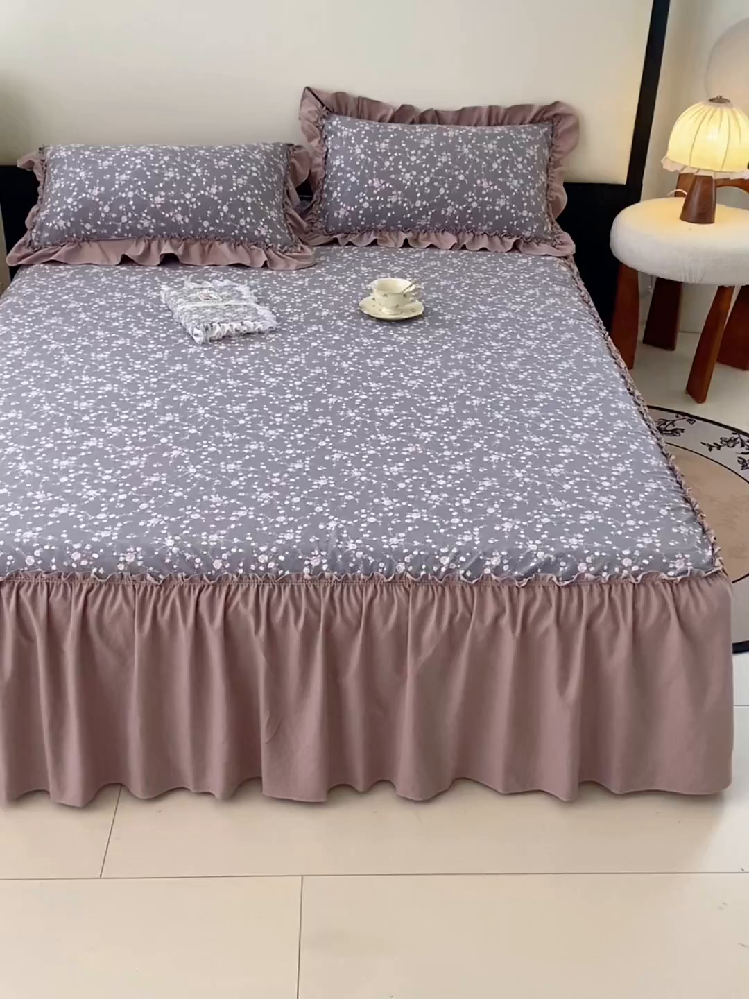 91家纺网 家纺一手货源 找家纺 梦舒羽 2025新款水洗珍珠棉单件床裙双层纱床垫保护罩三件套 玫瑰之约